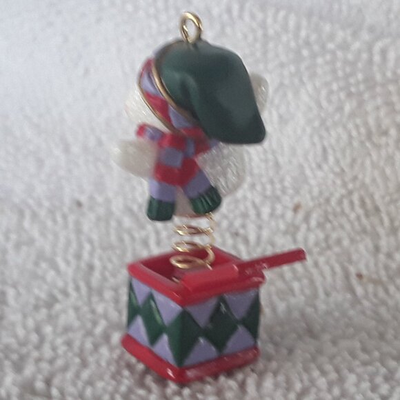 Hallmark Miniature Ornament- Snowy Surprise,membership ornament, 1999 box dented - Picture 3 of 5